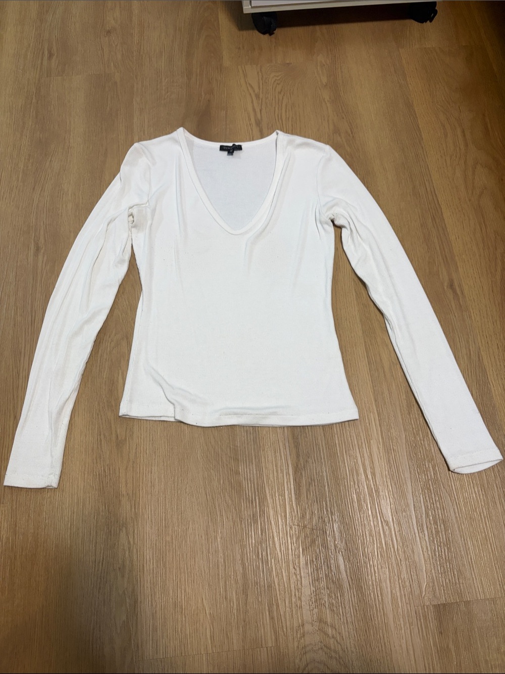 Dynamite White V-Neck Long Sleeve Tee